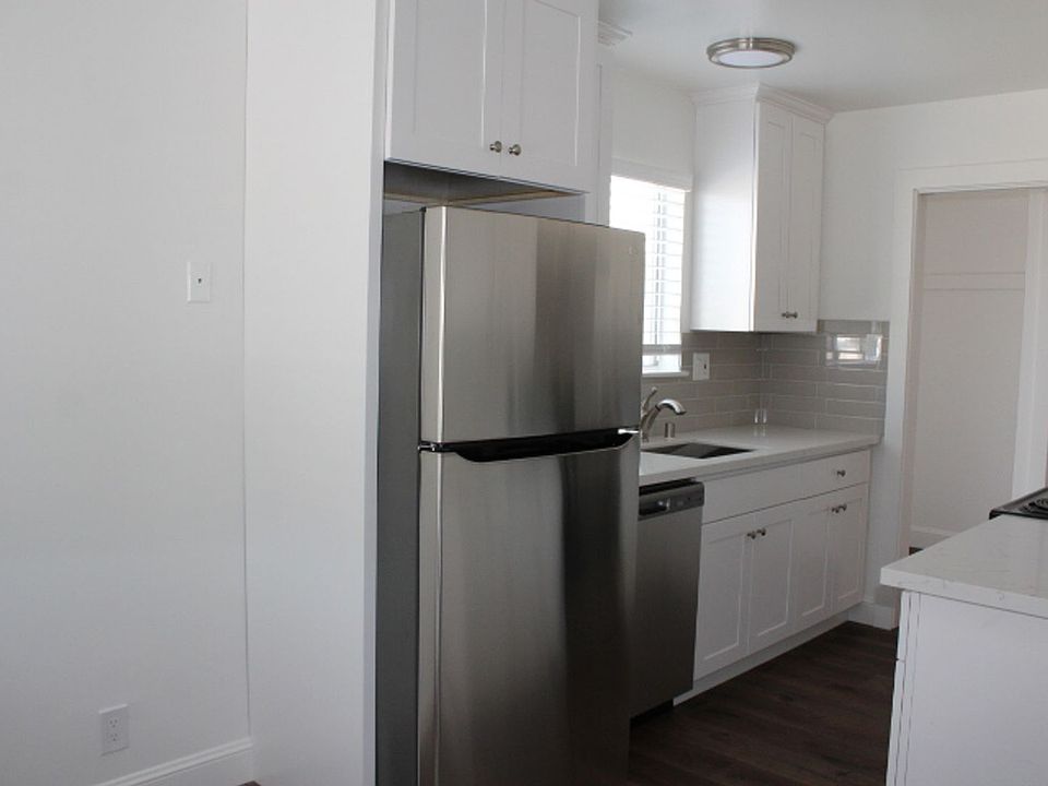 1st image of 421 Richmond Dr #109
