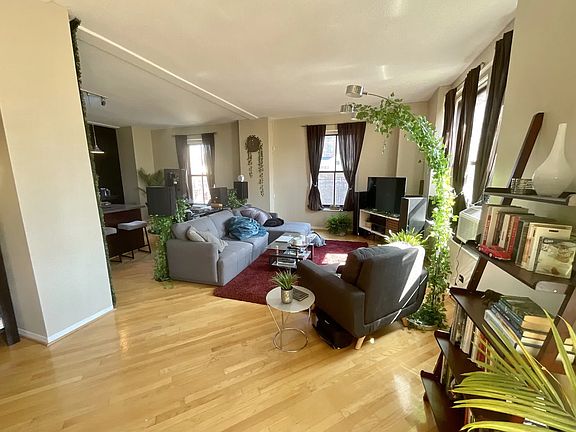 3rd image of 600 S Dearborn St APT 911