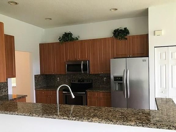 4th image of 1277 Chenille Cir