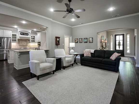 5th image of 2088 Old Oak Dr