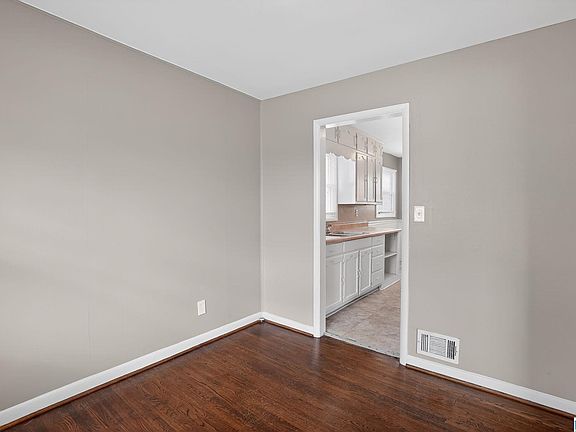 5th image of 317 Westwood Dr