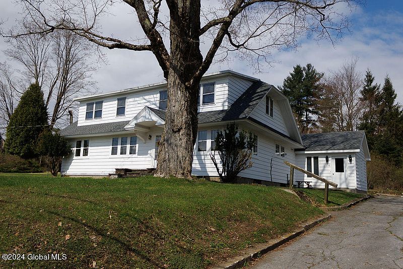 3rd image of 1598 North Road