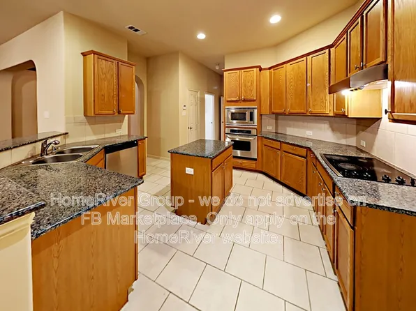 643 E Sandra Ln, Grand Prairie, TX 75052