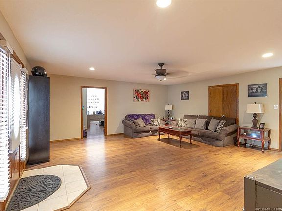 5th image of 9026 Crestwood Dr