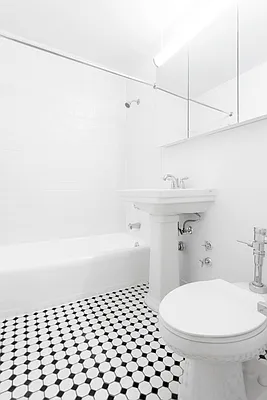 Rented by Olnick Organization | media 6