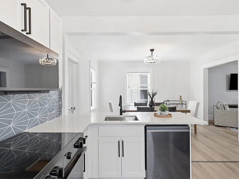 461 Benton St — Photo 5