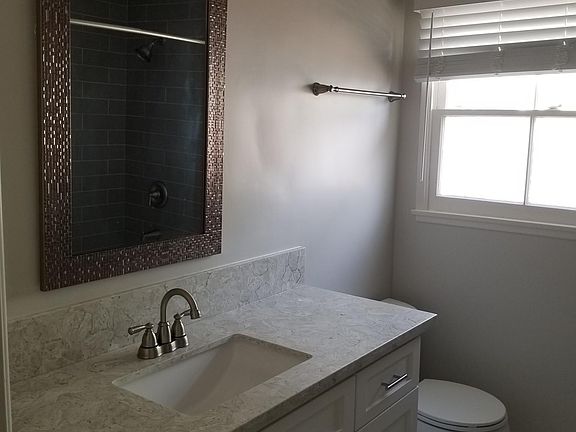 2nd image of 5111 Lillian St