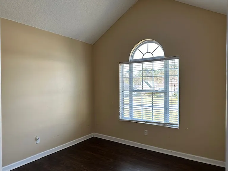 7002 White Pine Ave — Photo 9