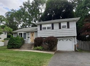 5 Meadowbrook Ln, Suffern, NY 10901