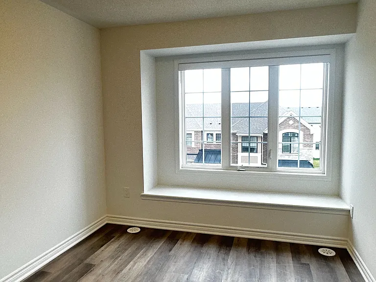 1259 Lily Cres #12 — Photo 5