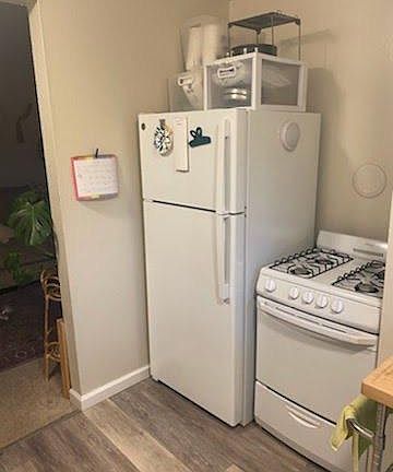 4th image of 1646 Davis St #16