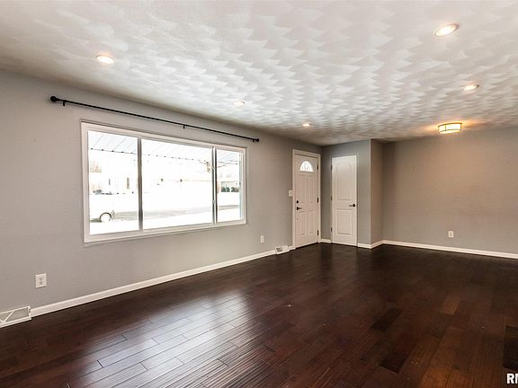 5th image of 1814 W Baywood Ave