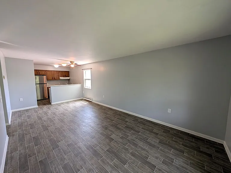 115 S Railroad St — Photo 2