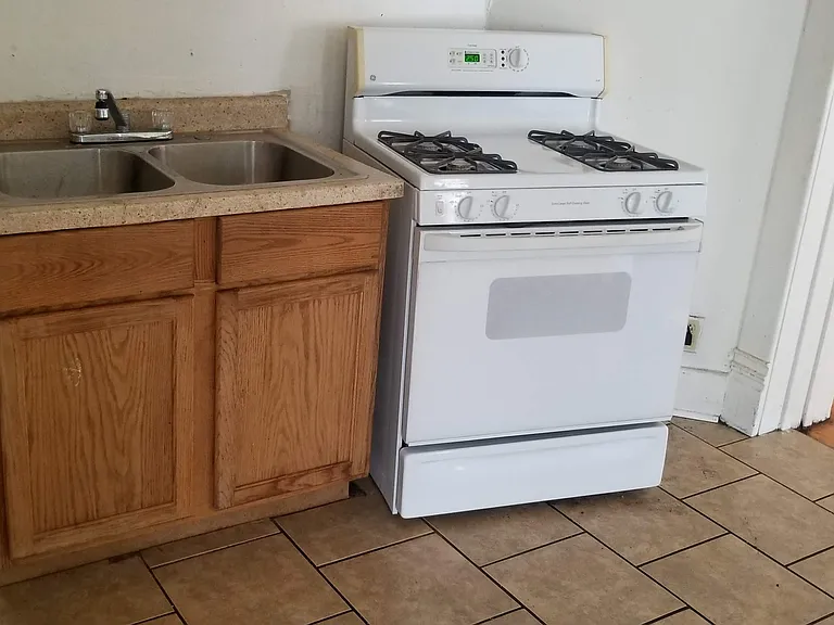 806 S Ashland Ave — Photo 2