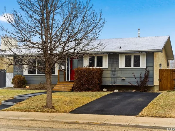10 HAYES CRESCENT, Regina, SK S4X 1B2