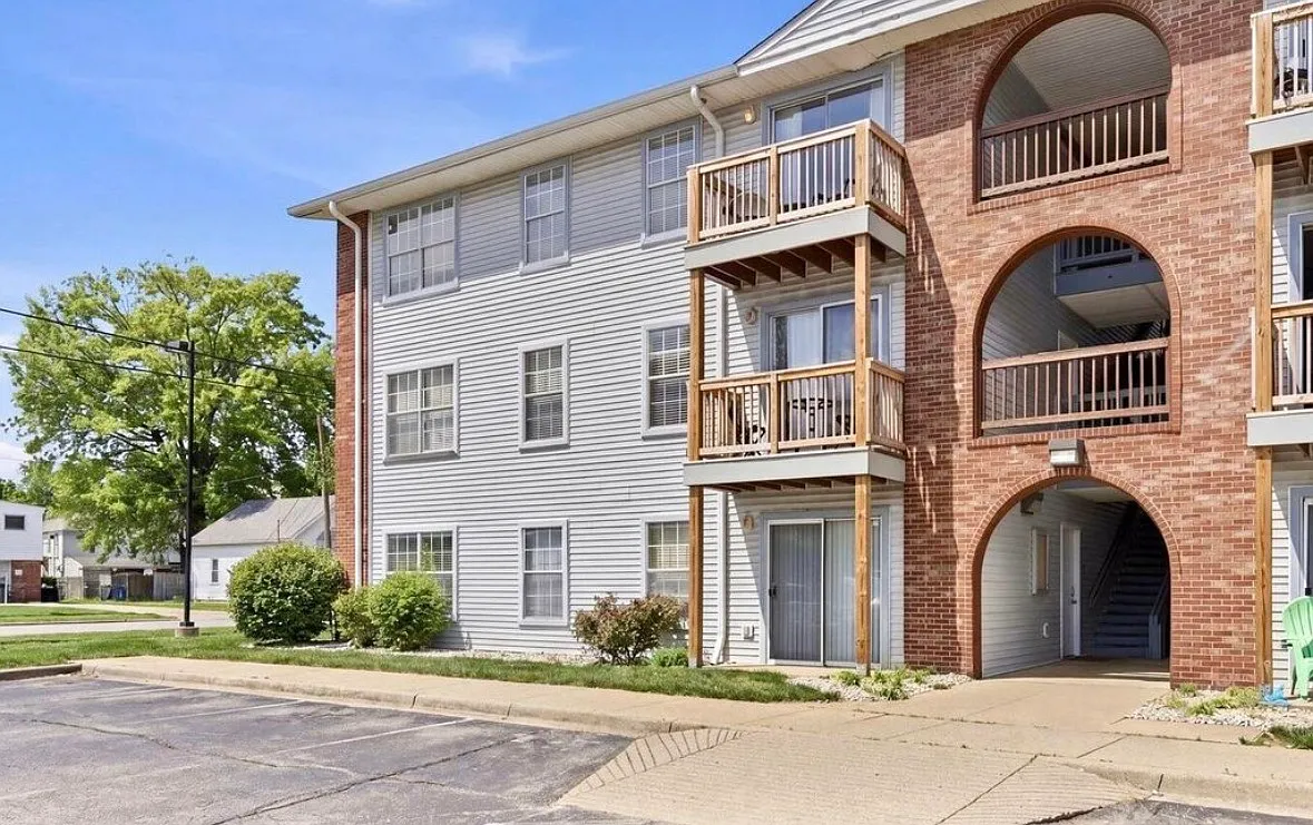 3 bed, 1025 sqft, $1,600 — Photo 1