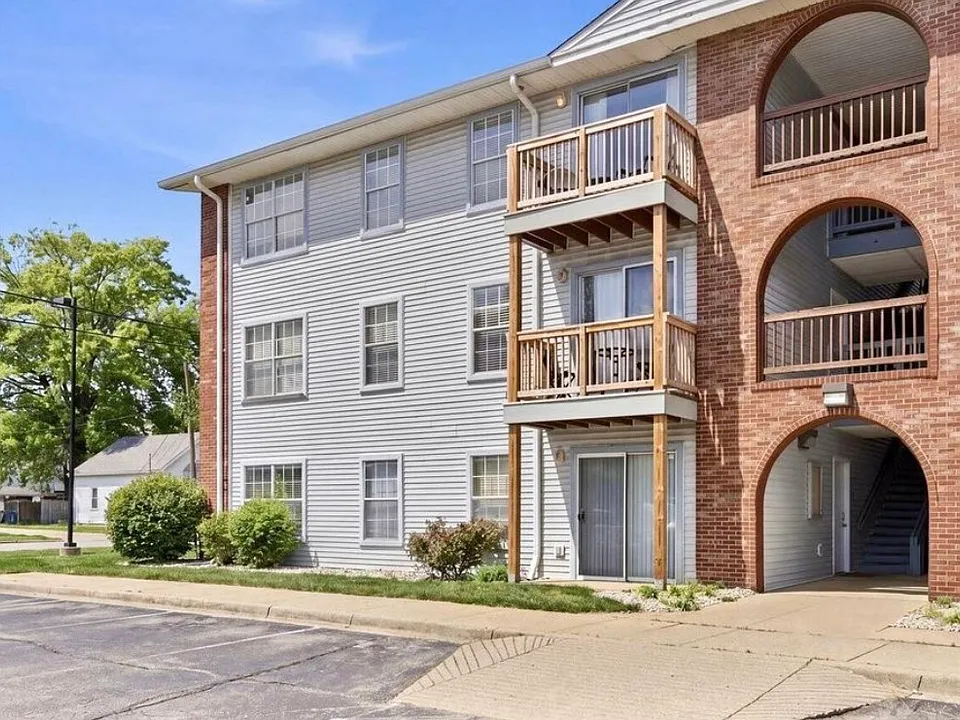 209 Simpson Ave #201