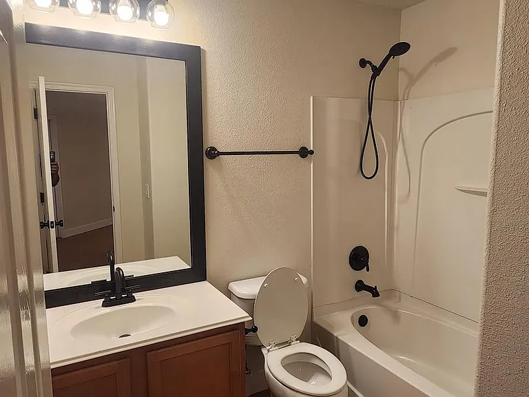 4519 Woodspring Glen Ln — Photo 23