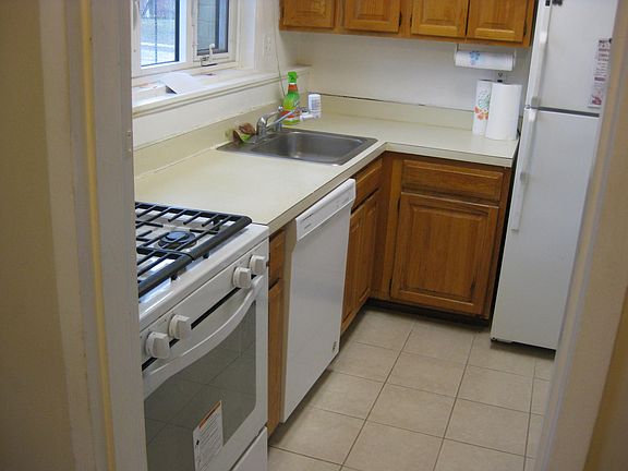 5th image of 10410 Montrose Ave