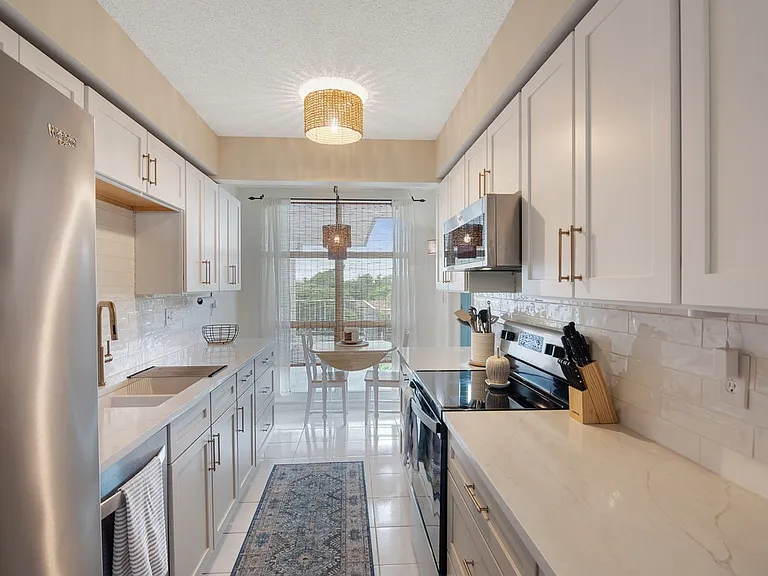 935 E Causeway Blvd #408 — Photo 9