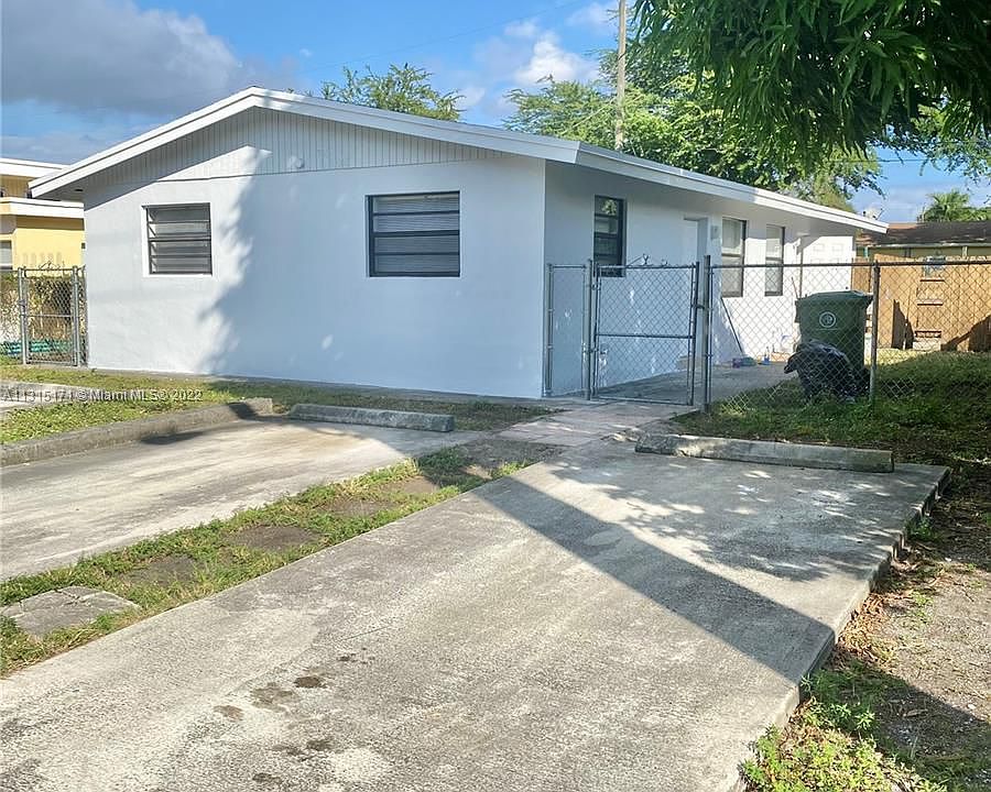1st image of 906 NW 17th Ave #1