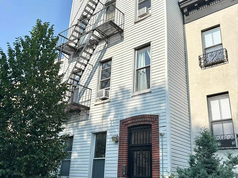 83 Hall St #3R — Photo 8