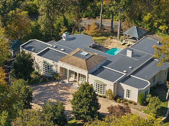 2nd image of 515 Hillwood Blvd