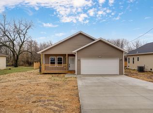 1135 N Dickerson Avenue, Springfield, MO 65803