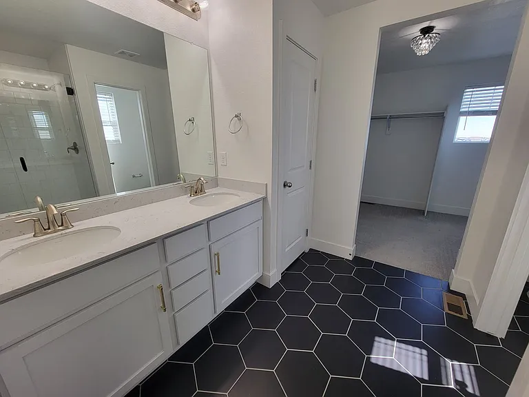 58 Marlowe Dr — Photo 18