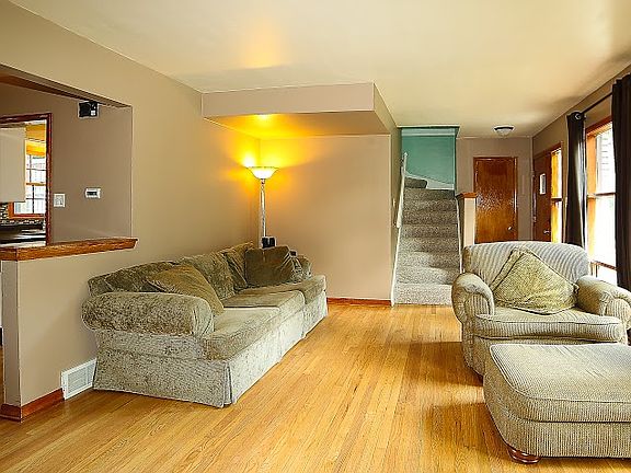 3rd image of 6736 W Wisconsin Ave