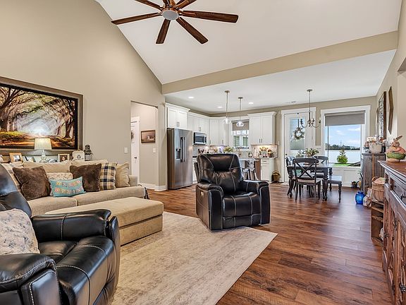 3rd image of 1073 Arch Cope Rd