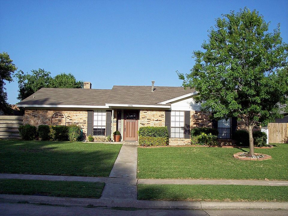 1st image of 1606 Versailles Dr
