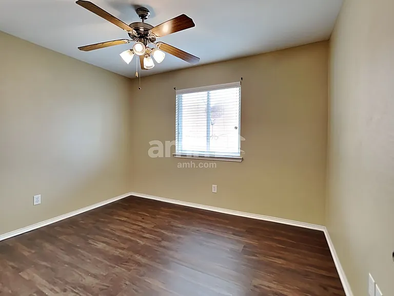 925 Hawthorne Rd — Photo 18