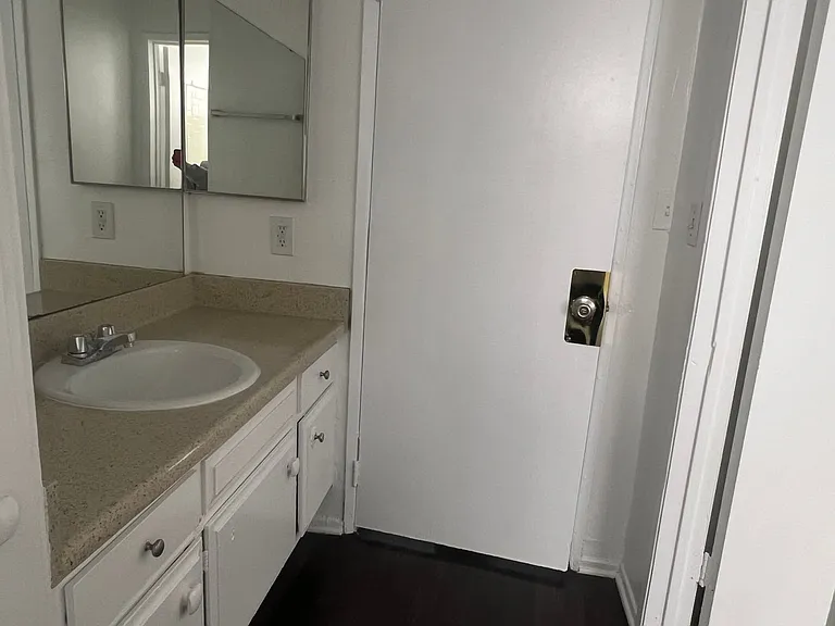15537 Nordhoff St — Photo 23