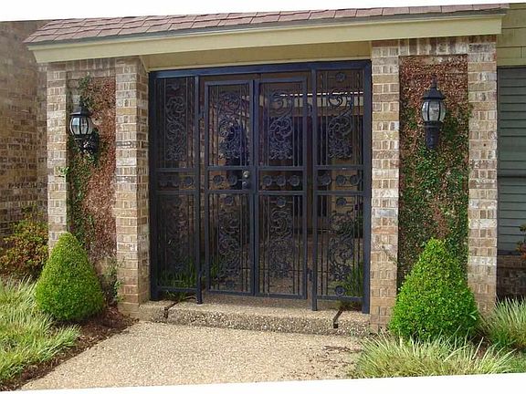 2nd image of 846 Ashford Ct
