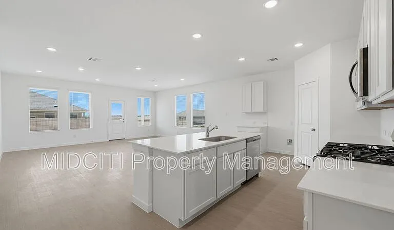 1304 Apron Trl — Photo 12
