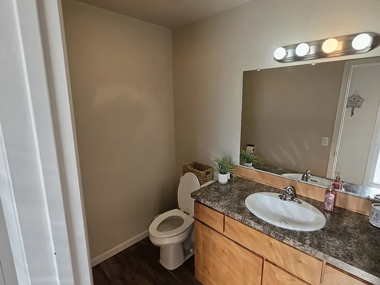 920 Devonshire Pl — Photo 3