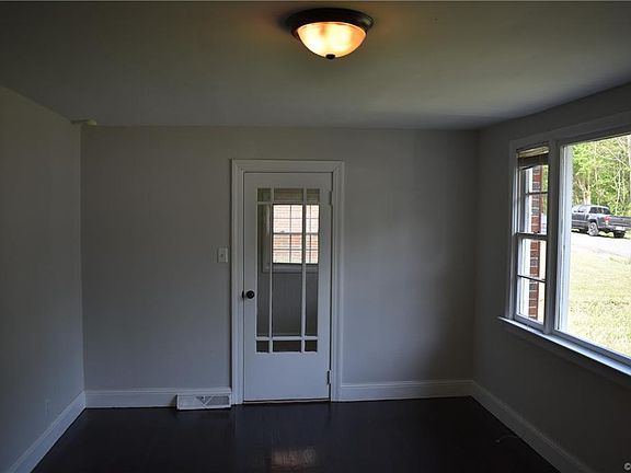 5th image of 3225 Delano St