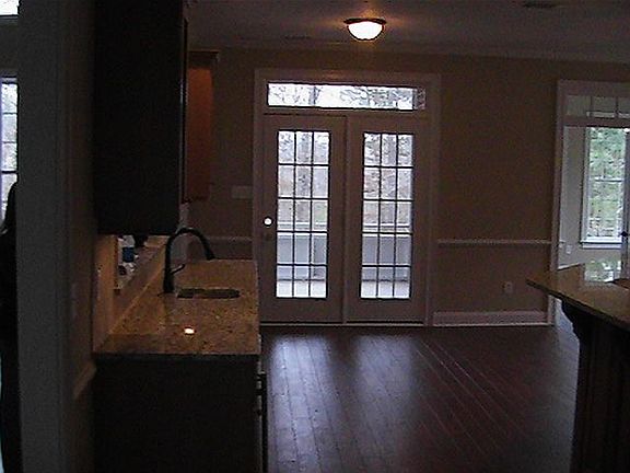 4th image of 2113 Wythe Dr