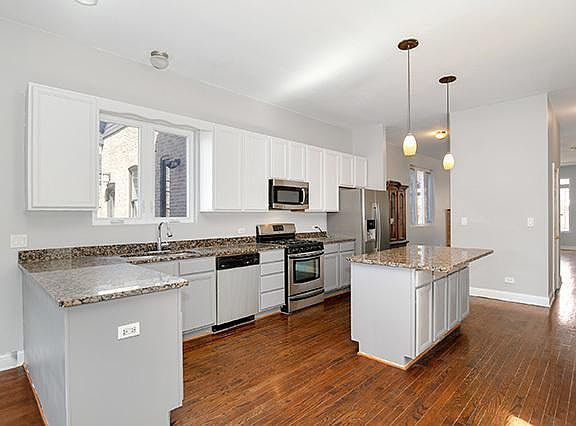 3rd image of 1540 N Maplewood Ave
