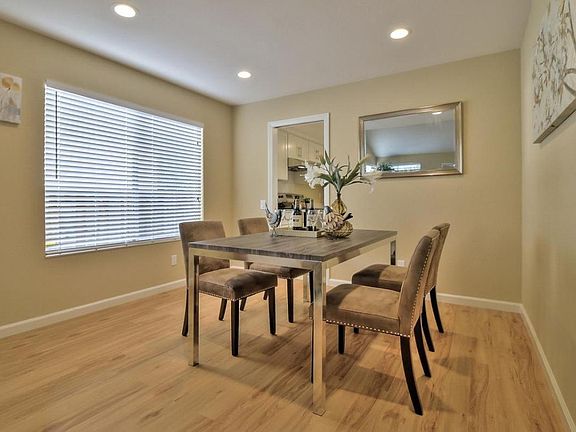 4th image of 2678 Scottsdale Dr