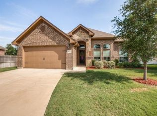 413 Commonwealth Dr, Saginaw, TX 76179