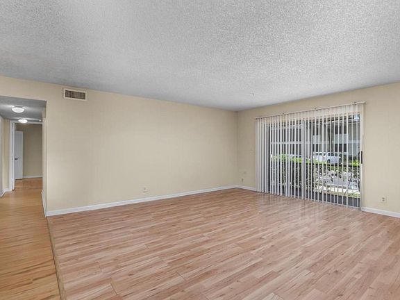 4th image of 707 Gardens Drive #101