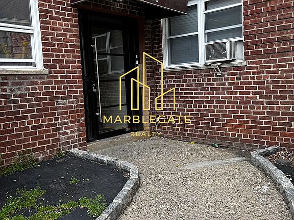 2nd image of 70 Crawford St #44