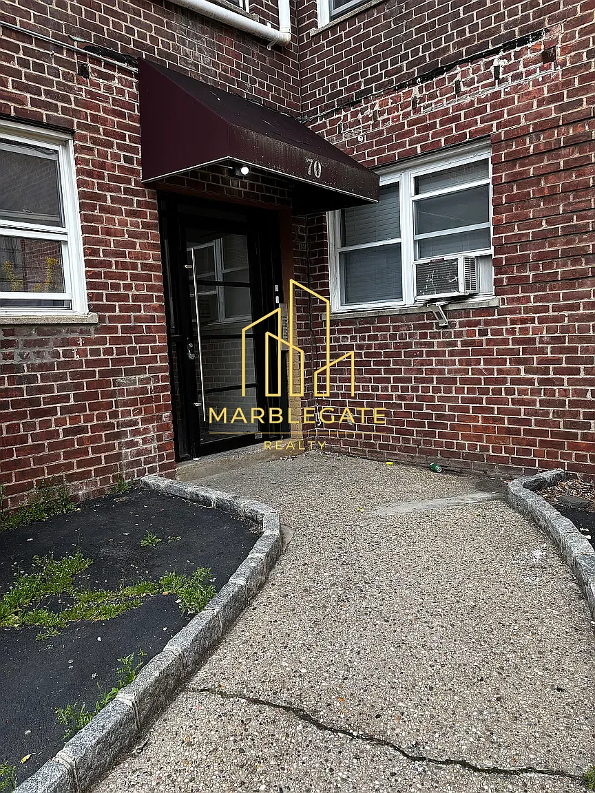 Building Photo - 70 Crawford St #44