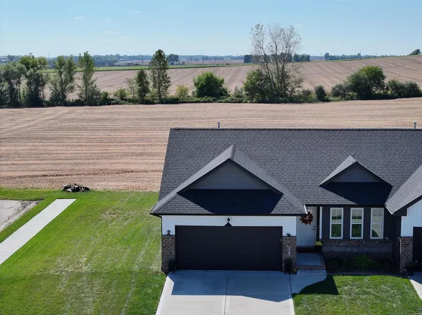80 Field Crossing Dr #A, Highland, IL 62249