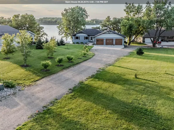 102 W Bay Rd, Lake Park, IA 51347