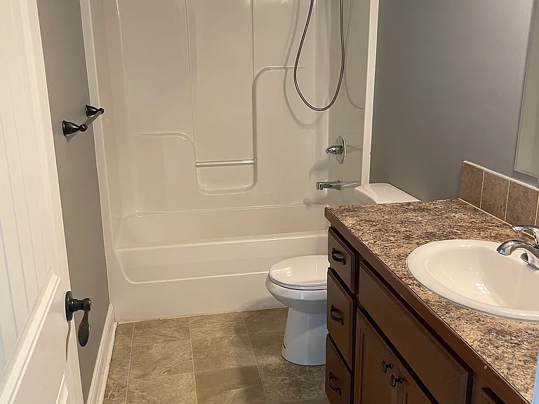1027 Dakota Ln — Photo 5
