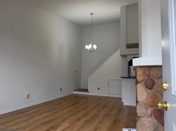 94 Wescott Rd, Bedminster, NJ 07921