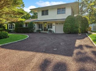 72 Homewood Dr, Hampton Bays, NY 11946